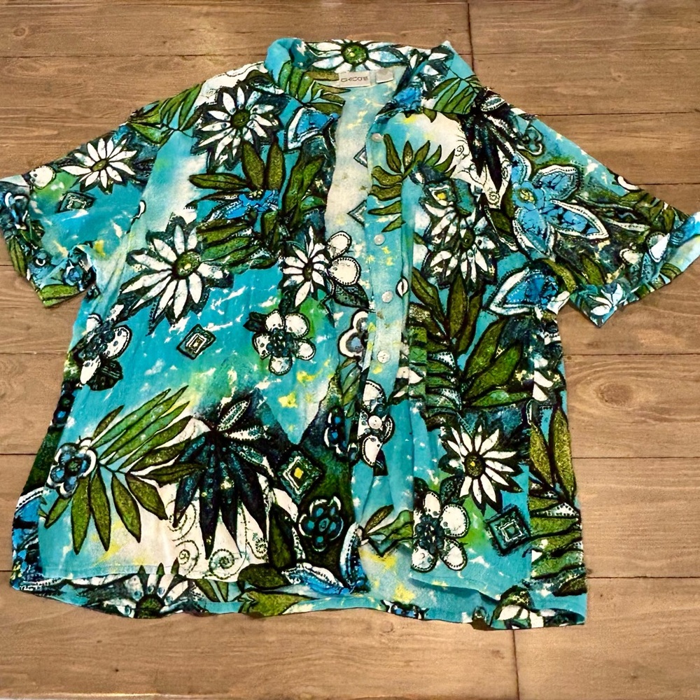 Chico Hawaiian style Shirt, size 3 or XL green floral with short sleeves.